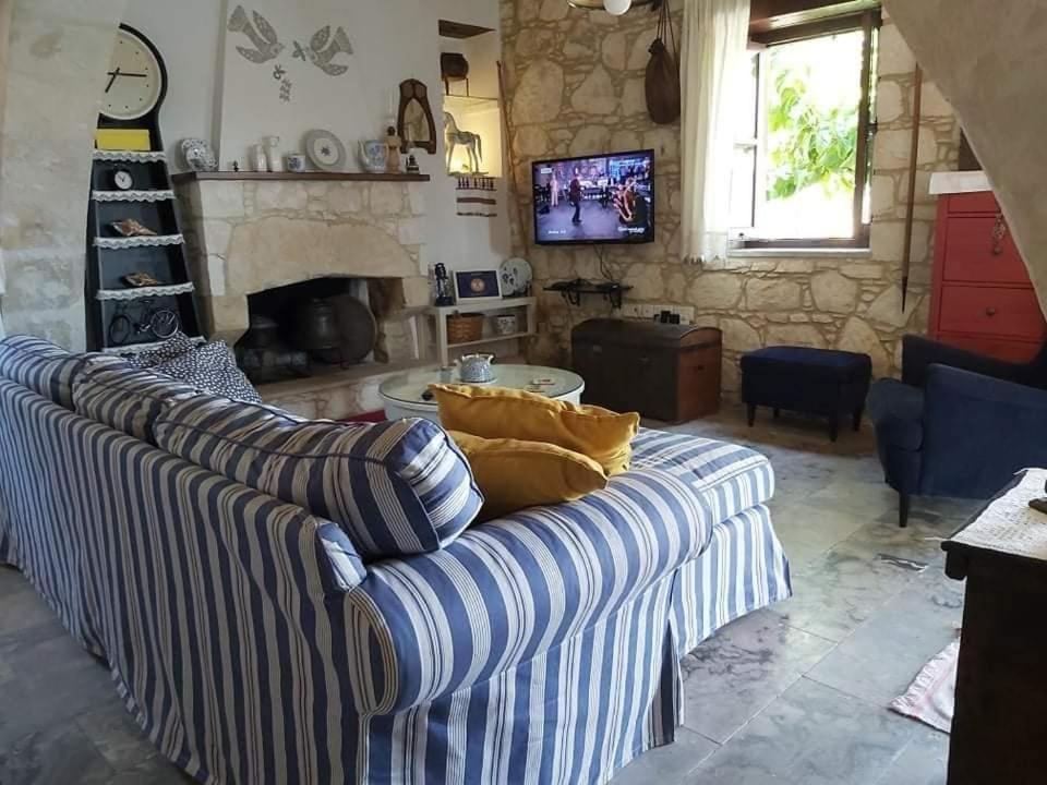 Aliki'S House 1+ 2 Guest House Polis ภายนอก รูปภาพ